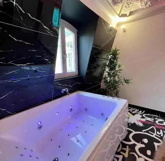 Capsule Art Déco   Jacuzzi   Netflix   Home Cinéma   Arcade De Jeux & Nintendo Switch   2 Chambres