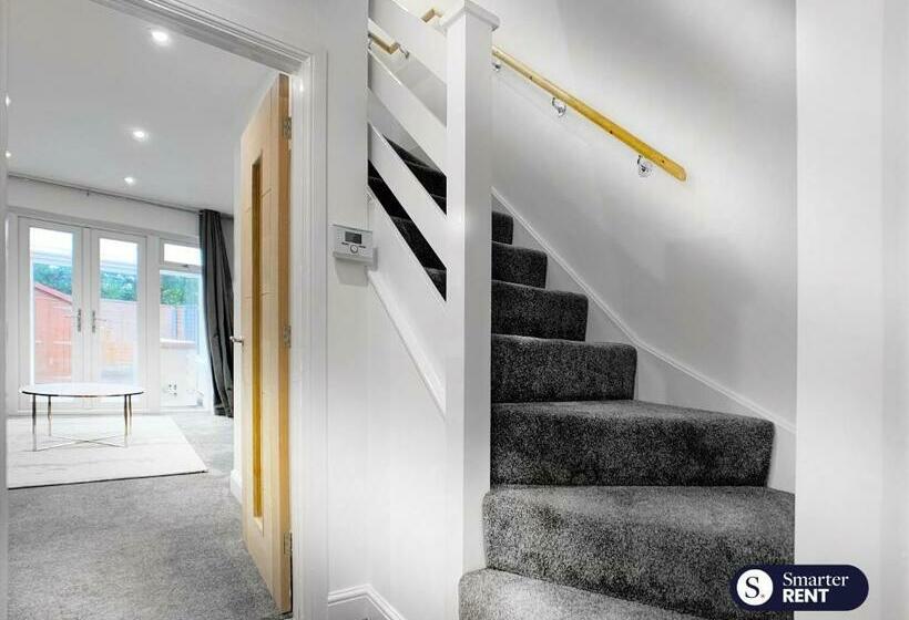 West End, Woking   2 Bed House With Parking And Garden