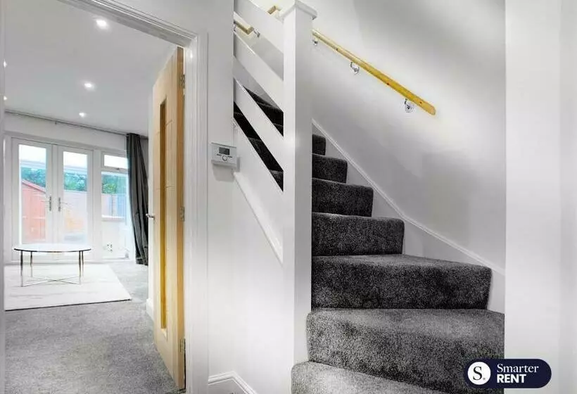 West End, Woking   2 Bed House With Parking And Garden