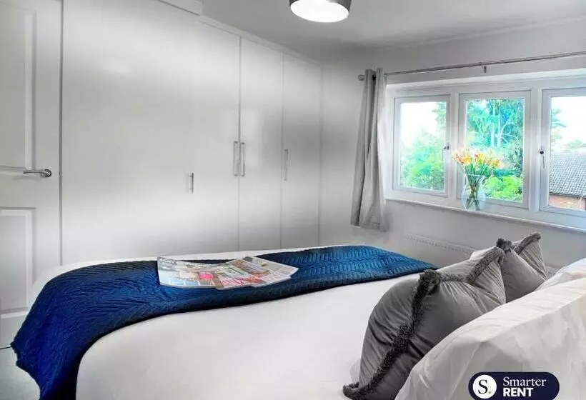 West End, Woking   2 Bed House With Parking And Garden