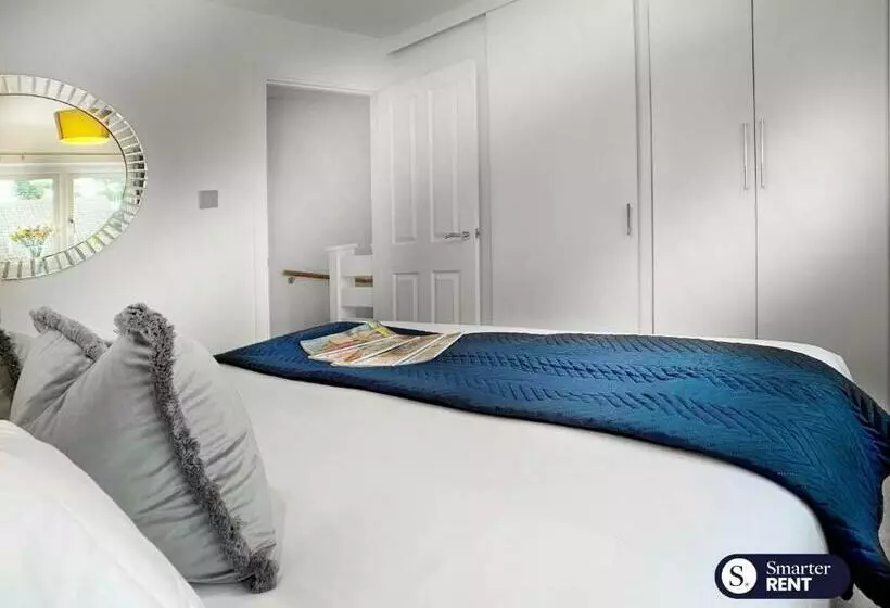 West End, Woking   2 Bed House With Parking And Garden