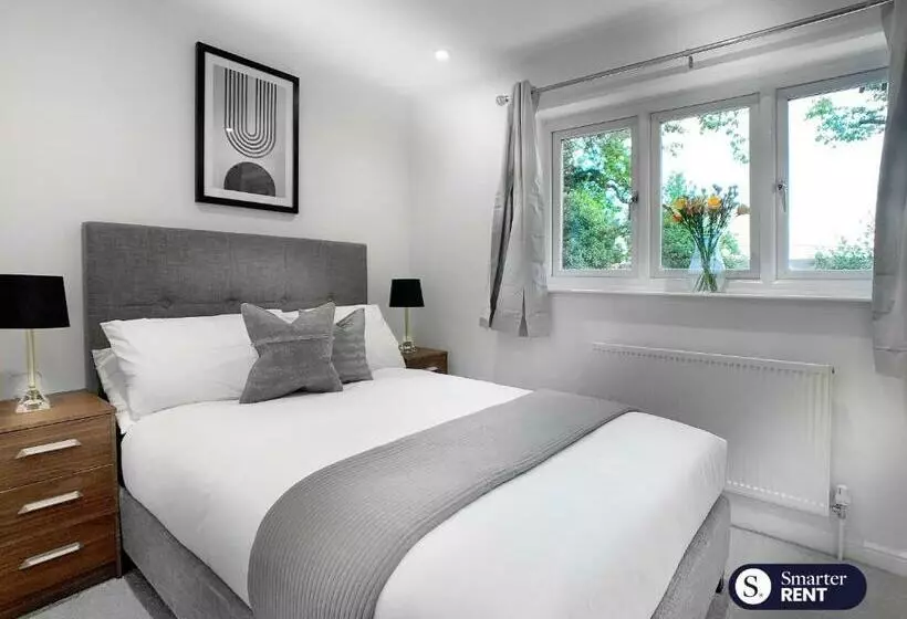 West End, Woking   2 Bed House With Parking And Garden