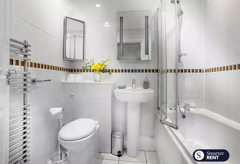 West End, Woking   2 Bed House With Parking And Garden