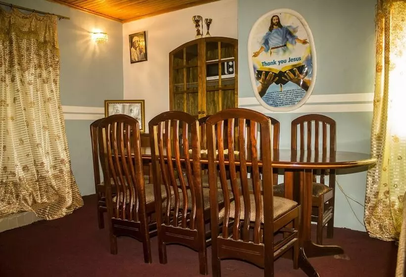 בית מלון כפרי Adinkra Lodge