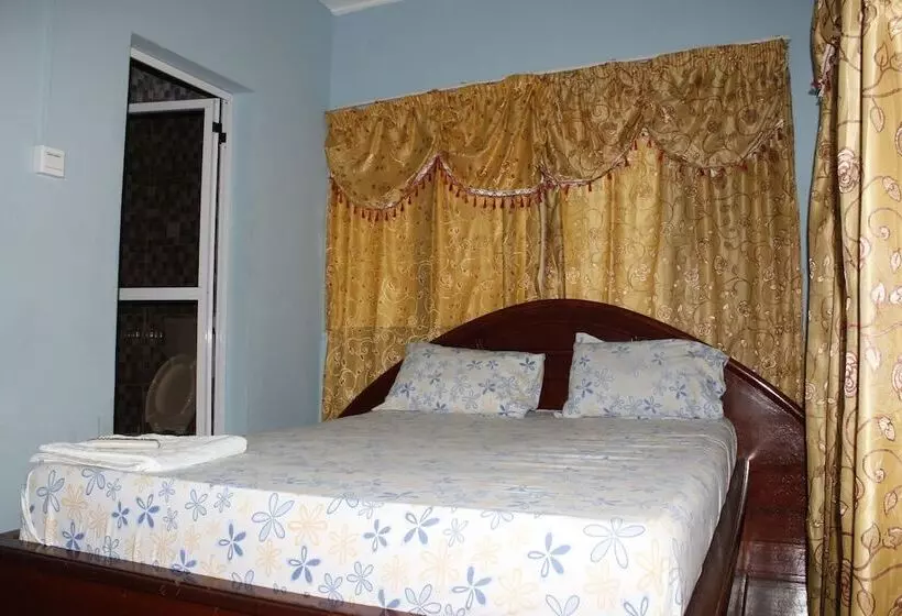 בית מלון כפרי Adinkra Lodge