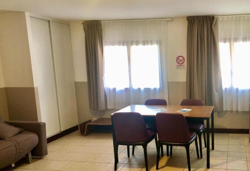 Отель Adonis Valberg