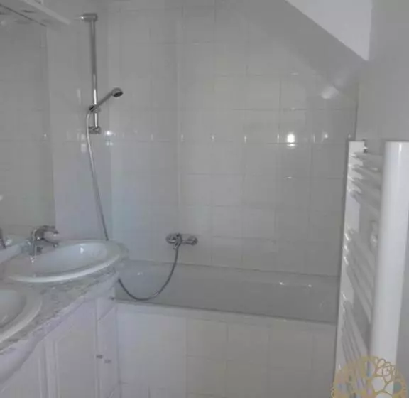 בית מלון כפרי Adonis Valberg