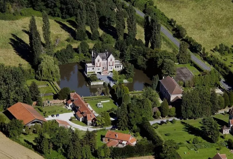 ホテル Chateau De Quesmy
