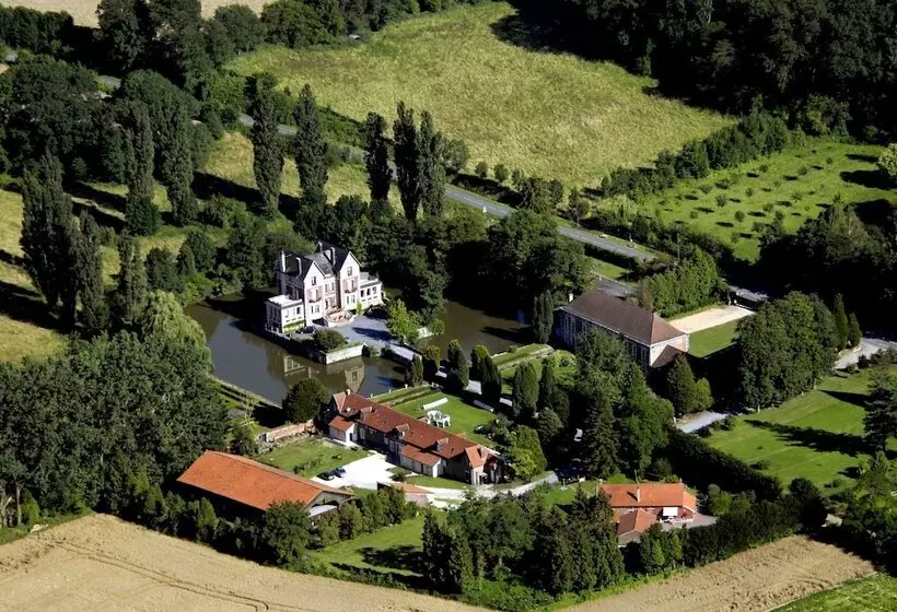 ホテル Chateau De Quesmy