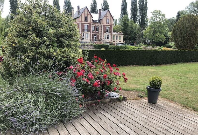 فندق Chateau De Quesmy