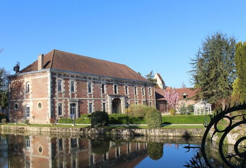 فندق Chateau De Quesmy