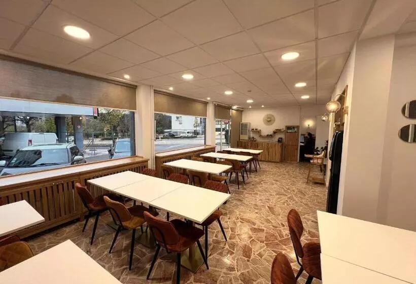 هتل Contact Hôtel Foch