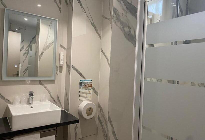 فندق Contact Hôtel Foch