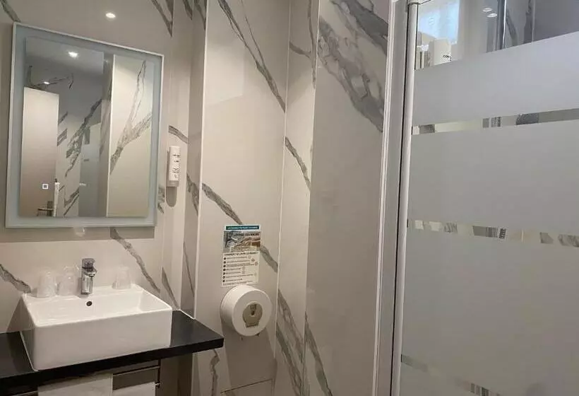 هتل Contact Hôtel Foch