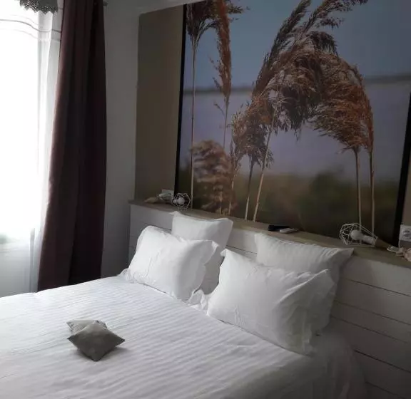 هتل Hôtel Restaurant Chez Carrière