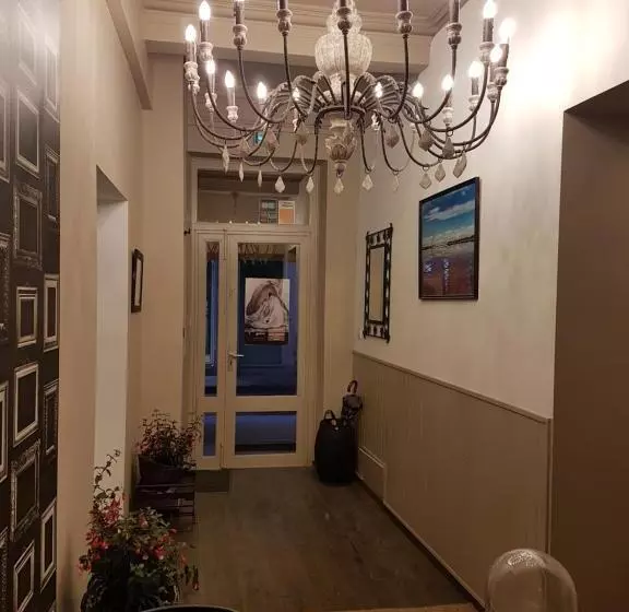 هتل Hôtel Restaurant Chez Carrière