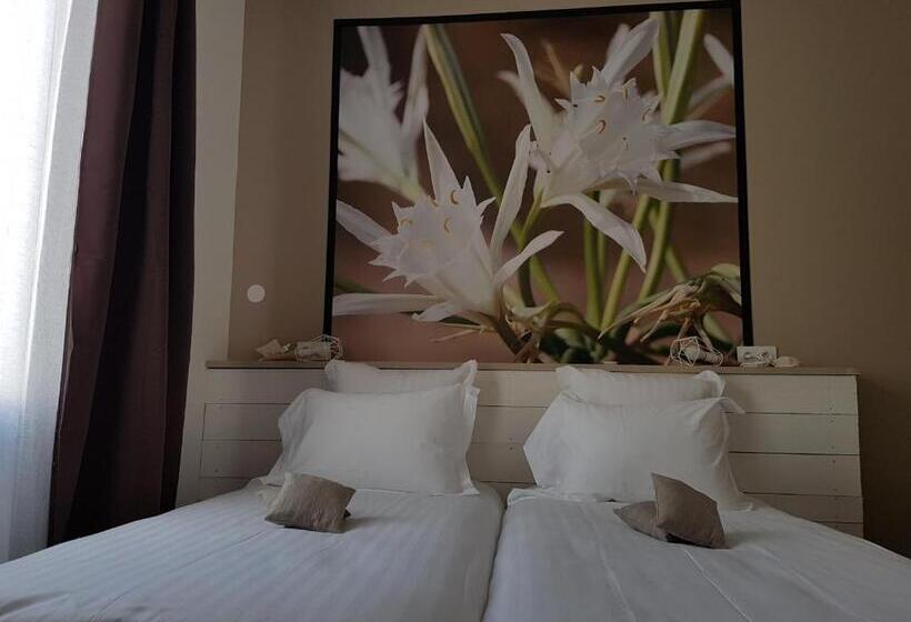 هتل Hôtel Restaurant Chez Carrière