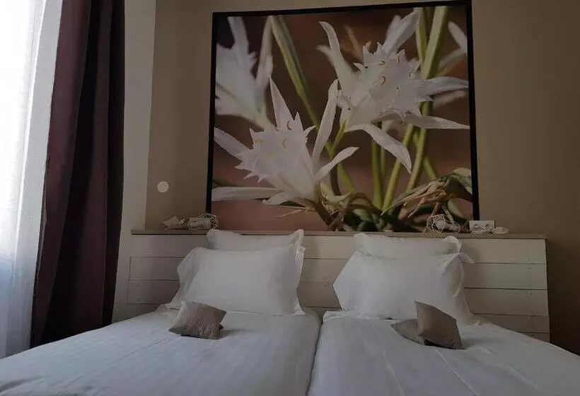 هتل Hôtel Restaurant Chez Carrière