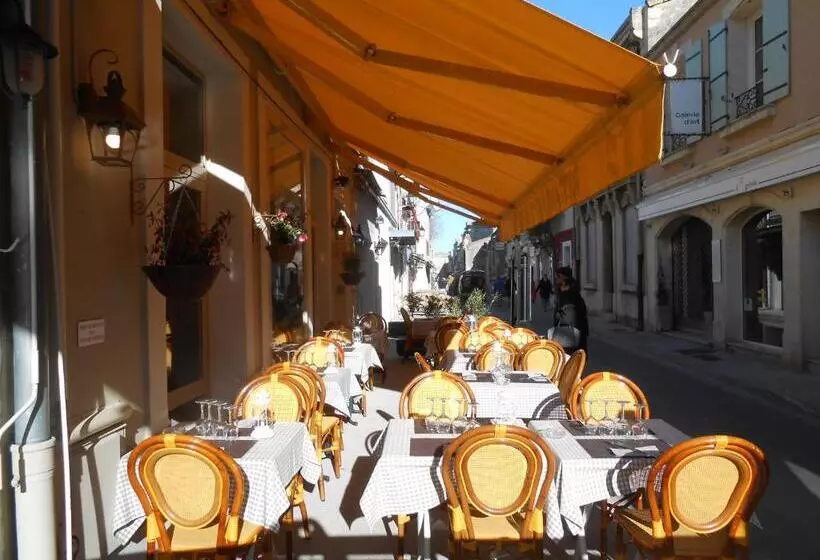 هتل Hôtel Restaurant Chez Carrière