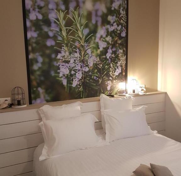 هتل Hôtel Restaurant Chez Carrière