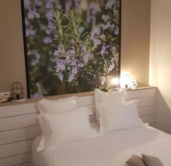 هتل Hôtel Restaurant Chez Carrière