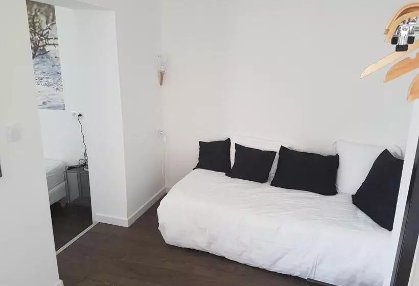 هتل Hôtel Restaurant Chez Carrière