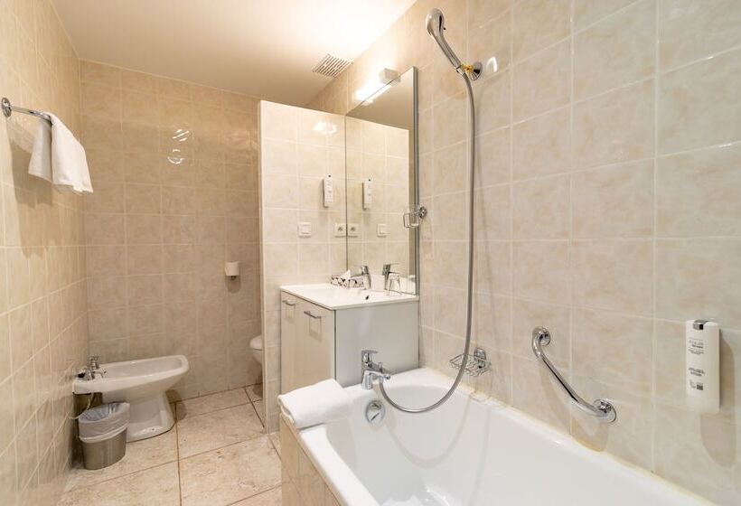 בית מלון כפרי Hôtel Restaurant Le Lac