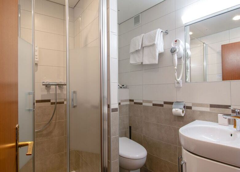 בית מלון כפרי Hôtel Restaurant Le Lac