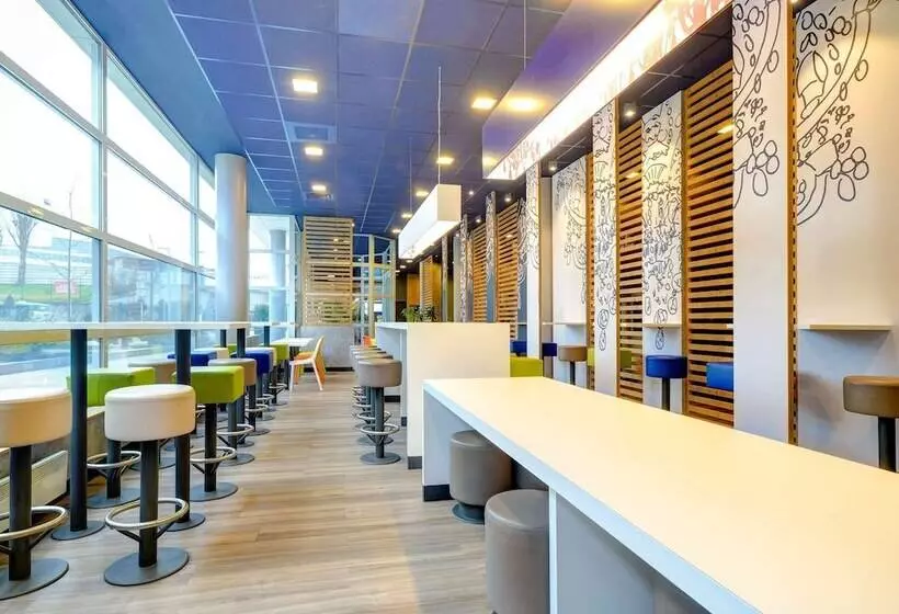 Отель Ibis Budget Rueil Malmaison