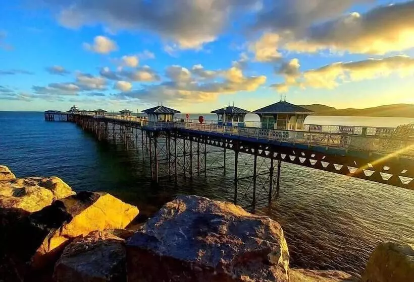 Iris Hotel Llandudno