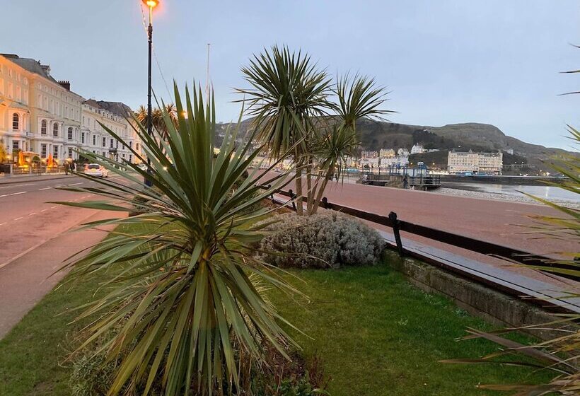 Iris Hotel Llandudno