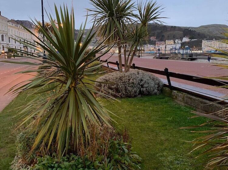 Iris Hotel Llandudno