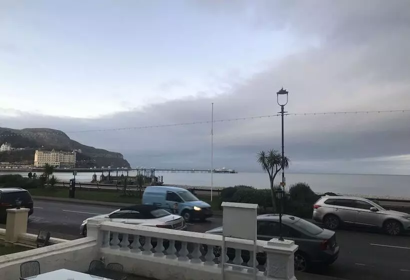 Iris Hotel Llandudno