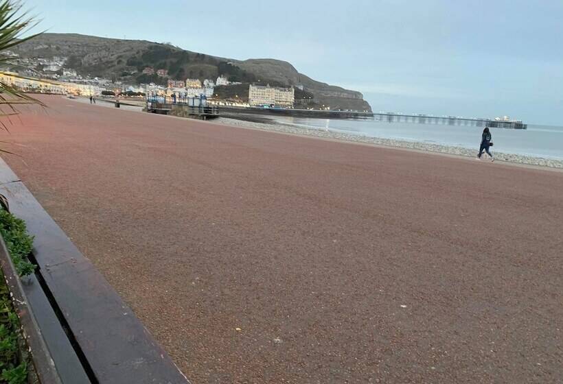 Iris Hotel Llandudno