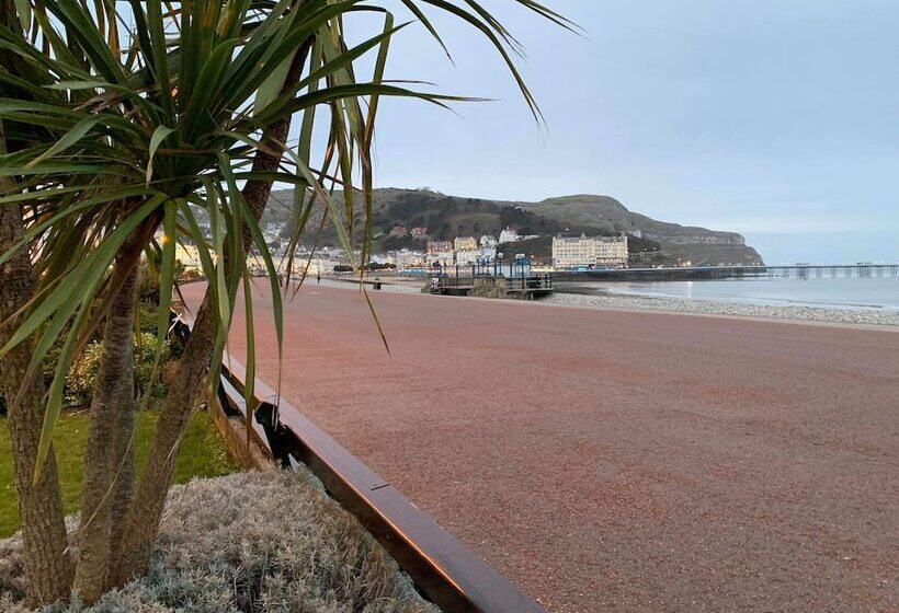 Iris Hotel Llandudno