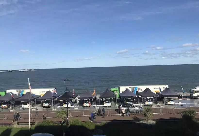 Iris Hotel Llandudno