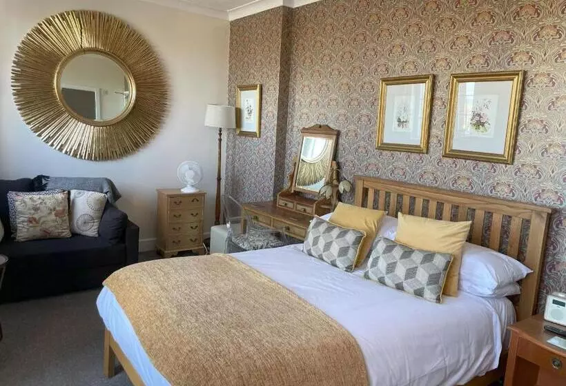 هتل Knights Court