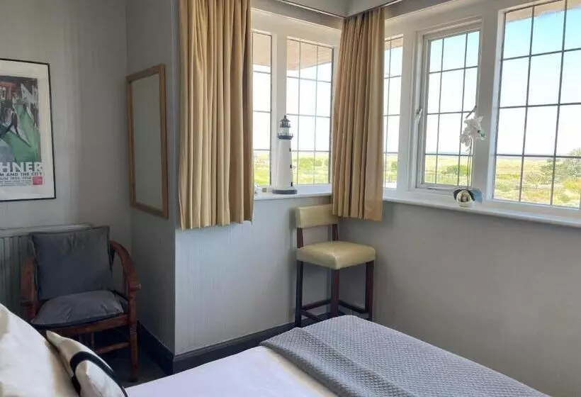 هتل Knights Court