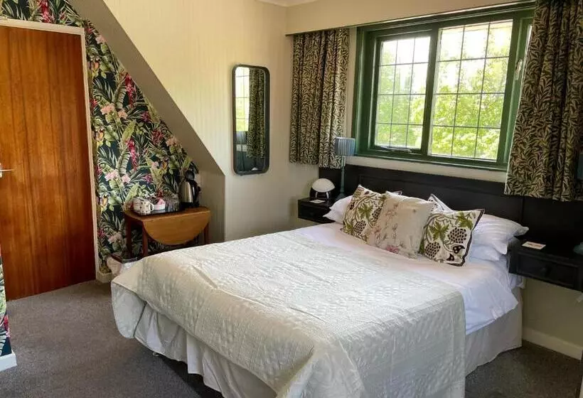 هتل Knights Court