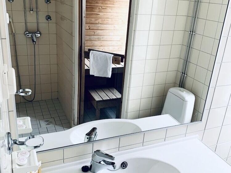 בית מלון כפרי Li Uninen Kotka