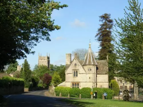 هتل Neeld Arms