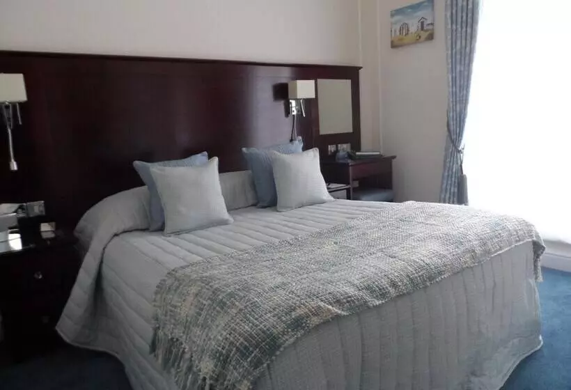 Hotel Phyllis Court Members Club