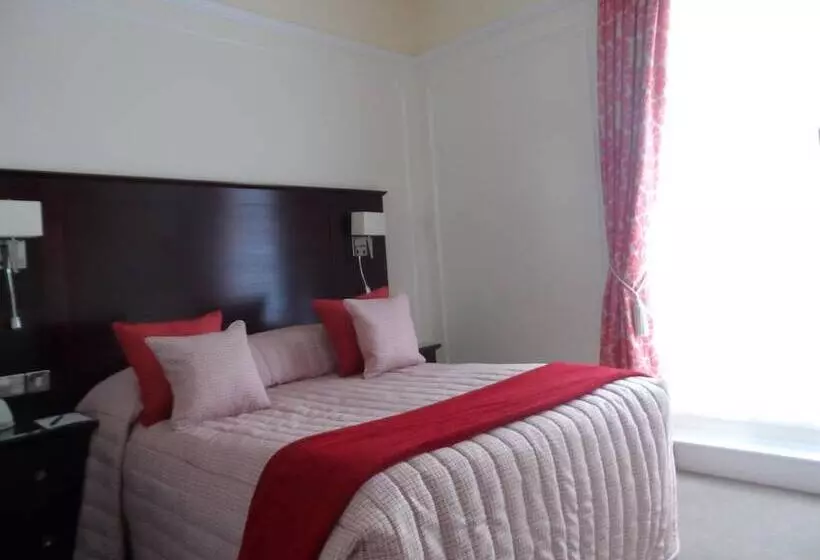 Hotel Phyllis Court Members Club