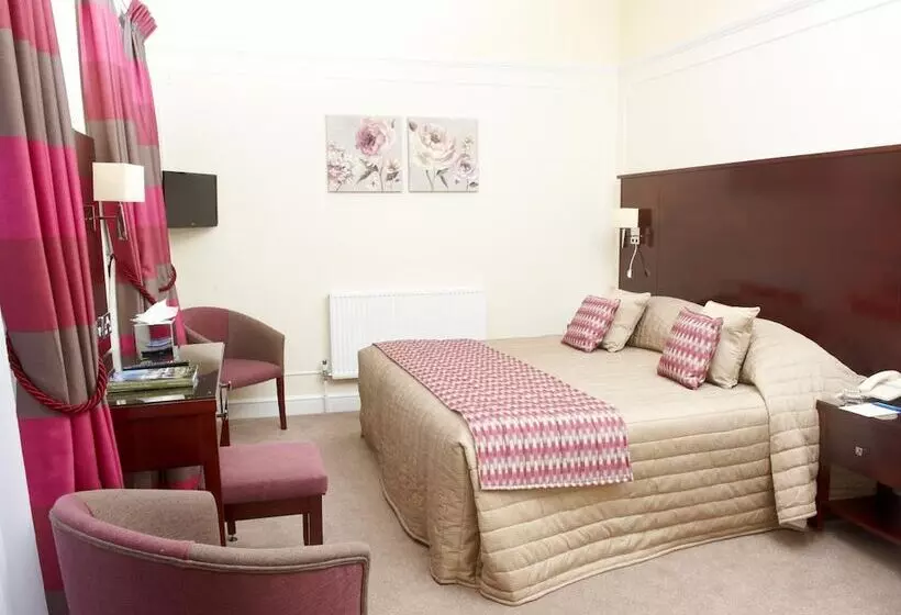 Hotel Phyllis Court Members Club