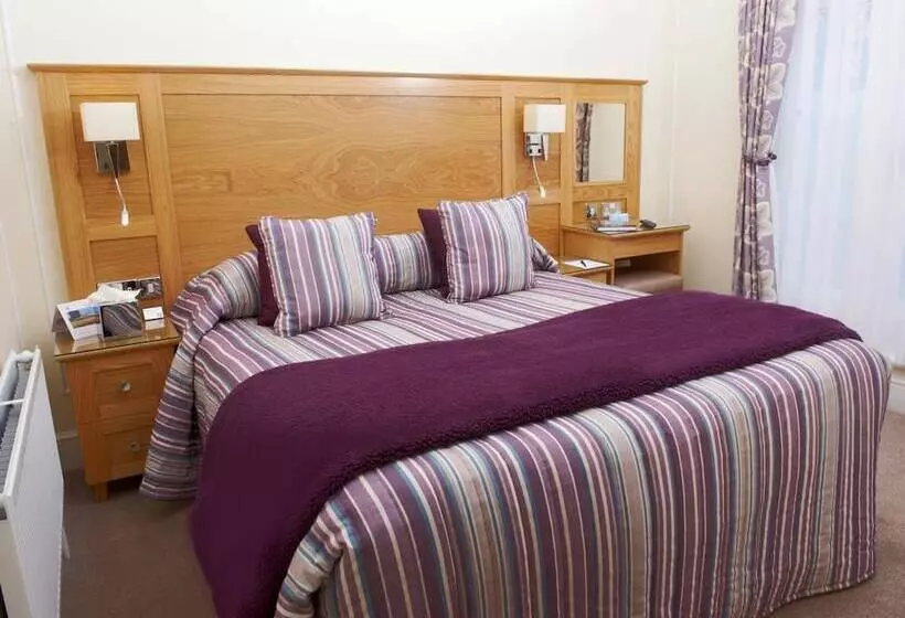 Hotel Phyllis Court Members Club