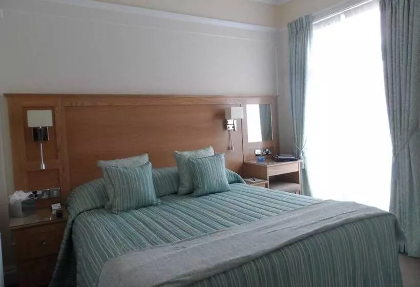 Hotel Phyllis Court Members Club