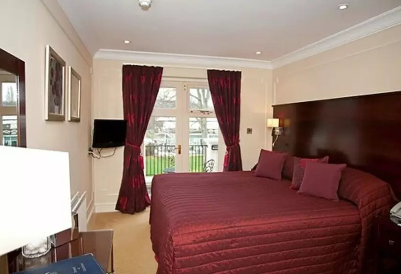 Hotel Phyllis Court Members Club