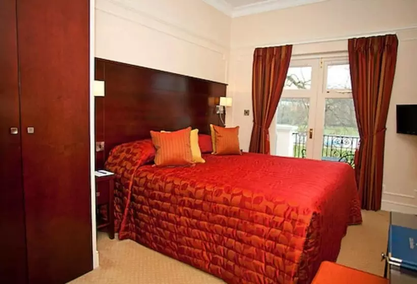 Hotel Phyllis Court Members Club