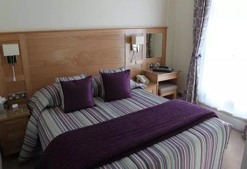 Hotel Phyllis Court Members Club