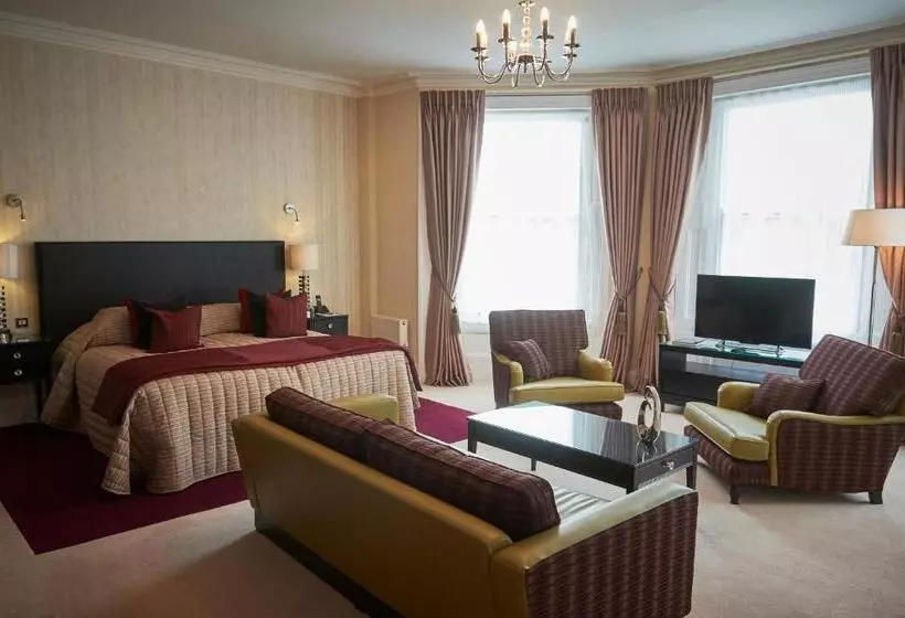 Hotel Phyllis Court Members Club